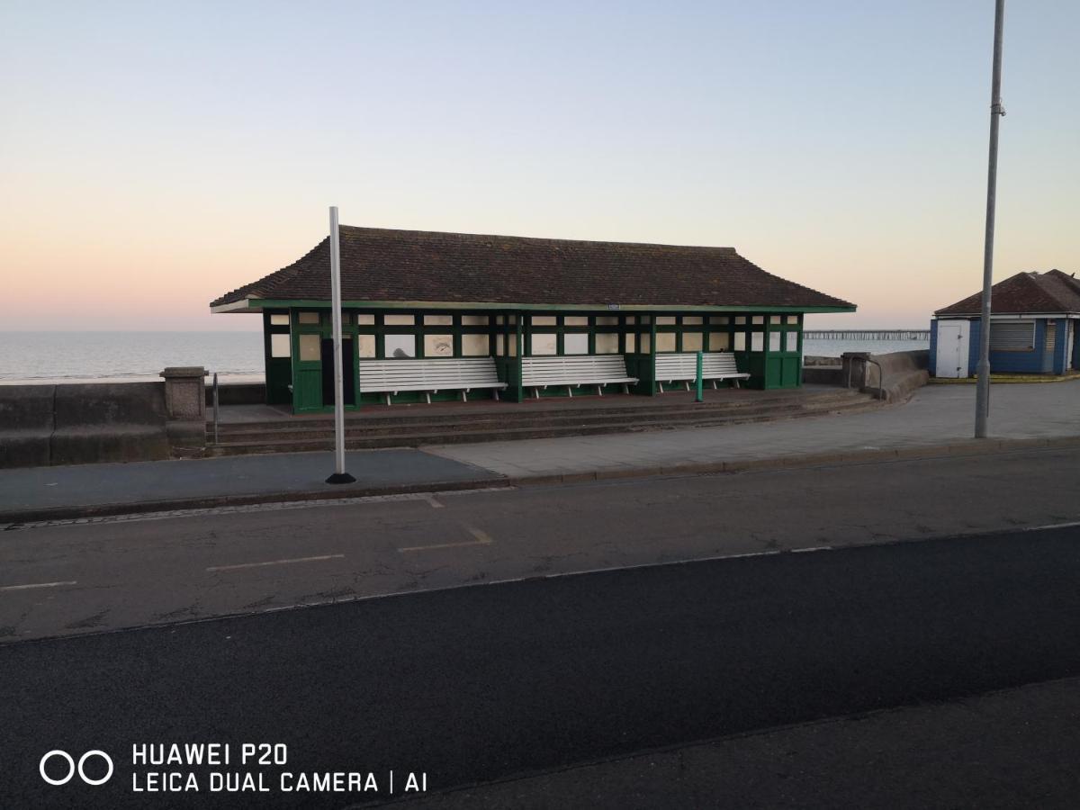Lovely 2-Bed Caravan In Walton On The Naze Exterior photo