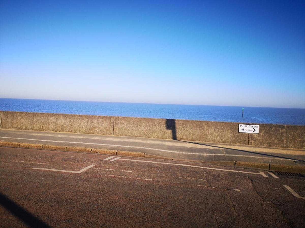 Lovely 2-Bed Caravan In Walton On The Naze Exterior photo